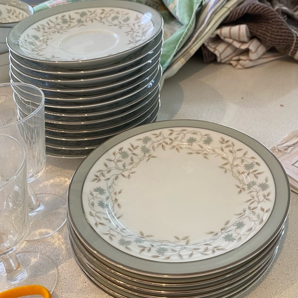 Incomplete Set Vintage NORITAKE China - My mom’s china from 1950’s - “MEREDITH” - Picture 4 of 8